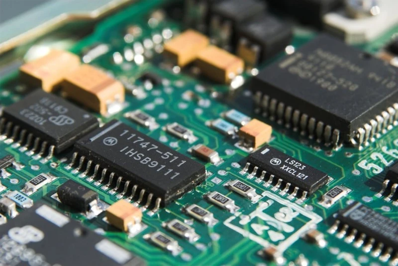 Surface-Mount Power Semiconductor Package Surface-Mount Power Semiconductor Package
